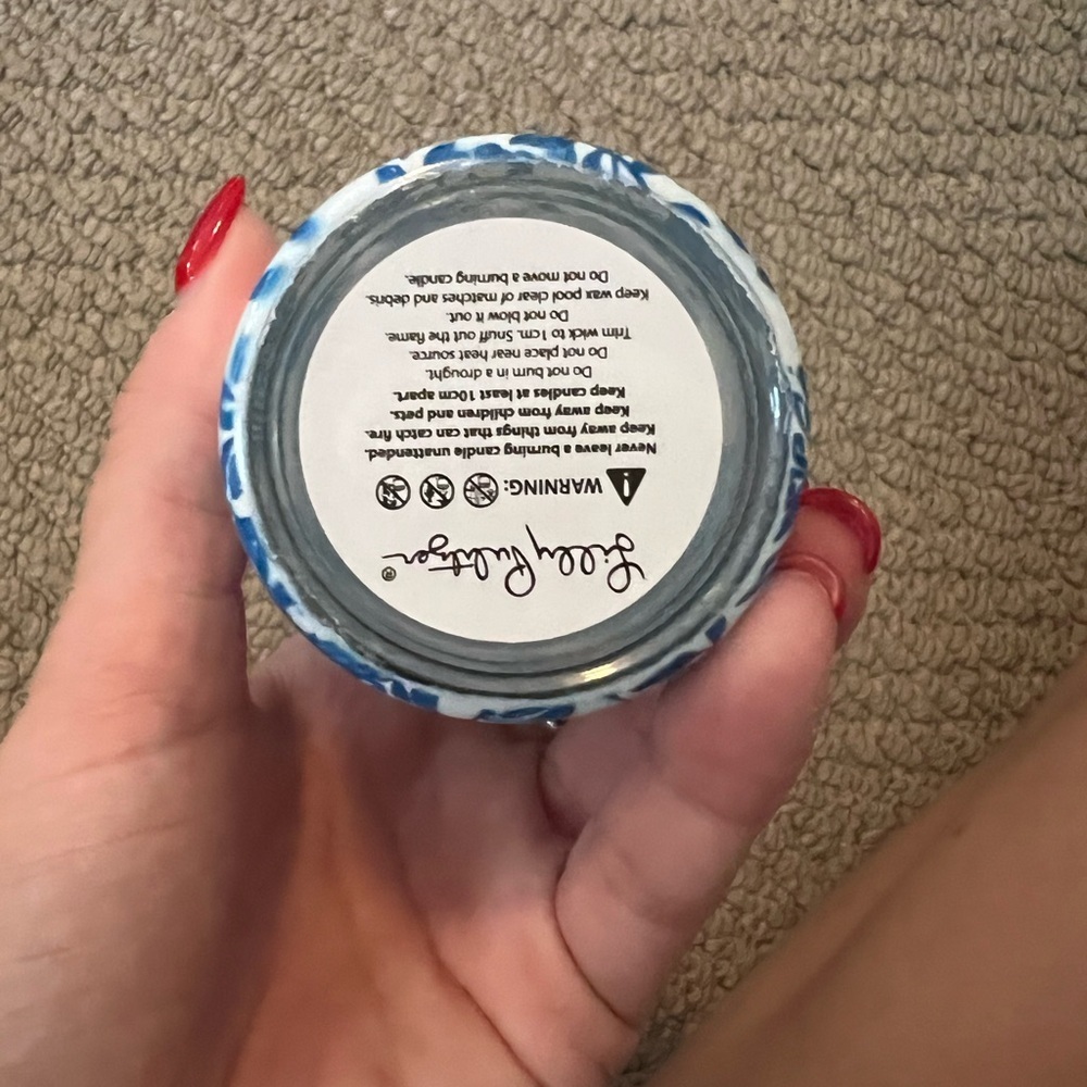 Lilly Pulitzer Blue and White Botanical candle - Picture 3 of 3